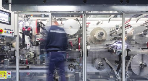 固态电池上车与电商平台开发 为何前者步履维艰？